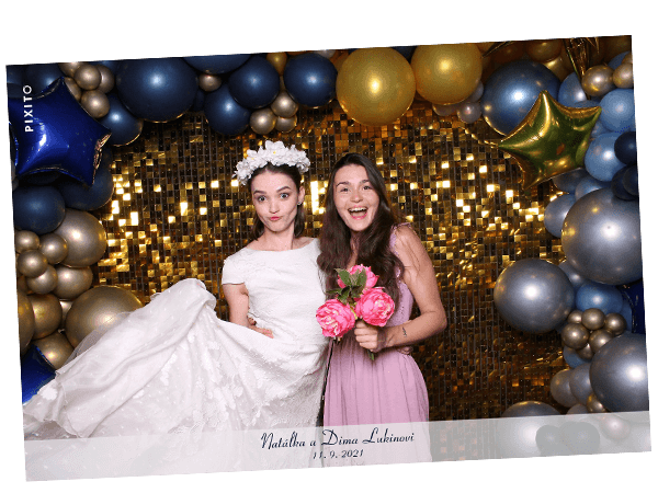 Fotka fotokoutek PIXITO - zlaté glossy pozadí na svatbě